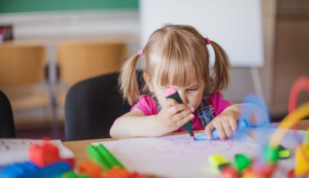 girl-drawing-with-marker